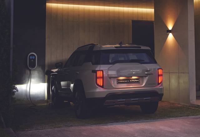 토레스 EVX의 충전 모습. KG모빌리티 제공