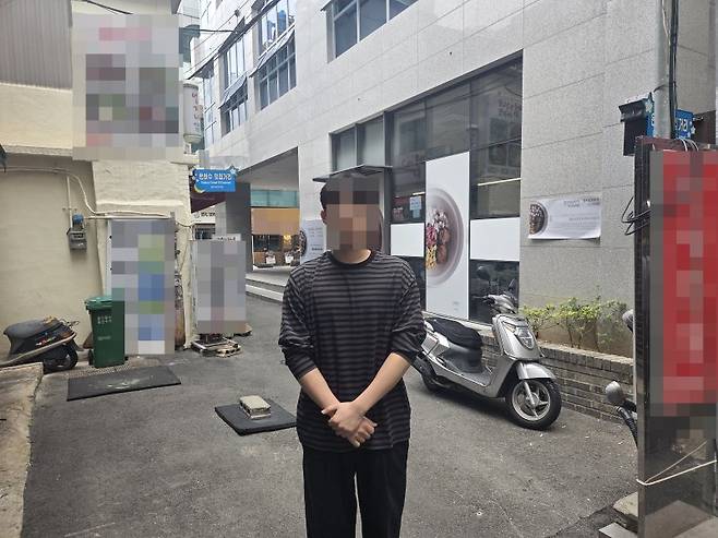 지난달 20일 부산의 유명 사업가가 계약 기간이 끝난 뒤에도 거액의 전세 보증금을 임차인들에게 돌려주지 않은 것으로 드러났다. 현재까지 드러난 피해자는 100여 명, 피해액은 200억 원에 달하는데 피해자들은 해당 사업가를 사기 혐의로 고소했다. 사진은 피해자 중 한 명인 청년. 2025.10.21 /사진=뉴스1