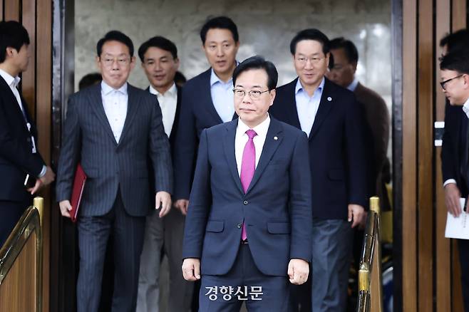 송언석 국민의힘 원내대표가 2일 국회에서 열린 국민의힘-서울·인천·경기·강원 지역 민생 예산정책협의회에 참석하고 있다. 성동훈 기자