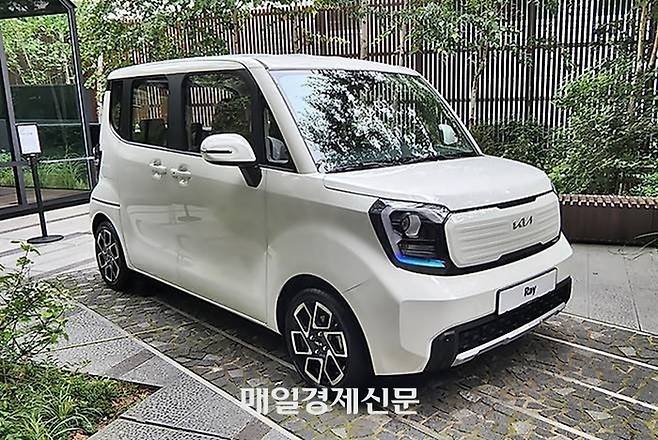 경차 타면 민망? 그래도 당당. 기아 레이 [사진촬영=최기성 매경 디지털뉴스룸 기자]