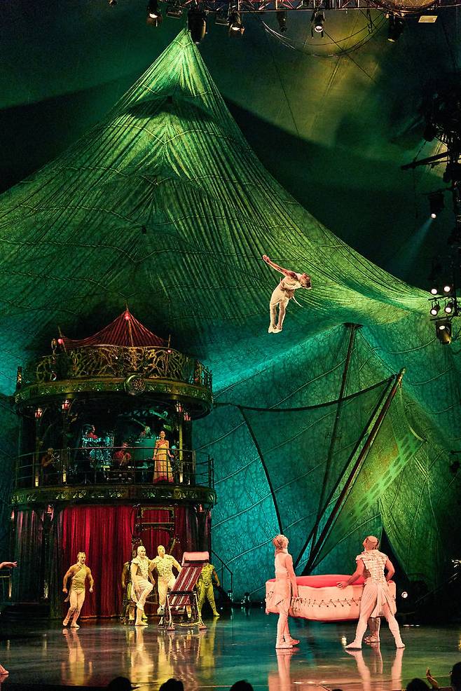 '태양의서커스-쿠자' 티터보드 공연 장면. (사진=마스트 인터내셔널 제공) *재판매 및 DB 금지