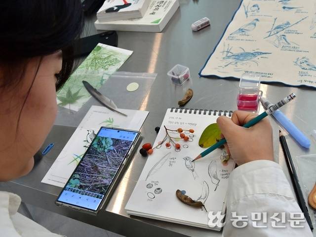 저마다 취향 담아 적는 관찰 일지.