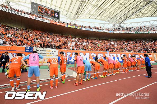 xxx during the J.League J1 match between Albirex Niigata and Urawa Red Diamonds at Denka Big Swan Stadium on May 14, 2017 in Niigata, Japan.