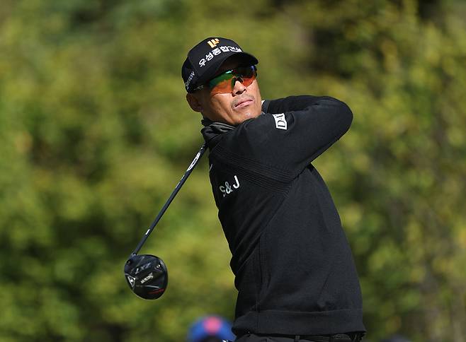 김재호가 2일 경기 여주시 페럼클럽에서 열린 KPGA 투어 렉서스 마스터즈 최종 라운드 도중 4번 홀에서 티샷을 하고 있다. KPGA 제공