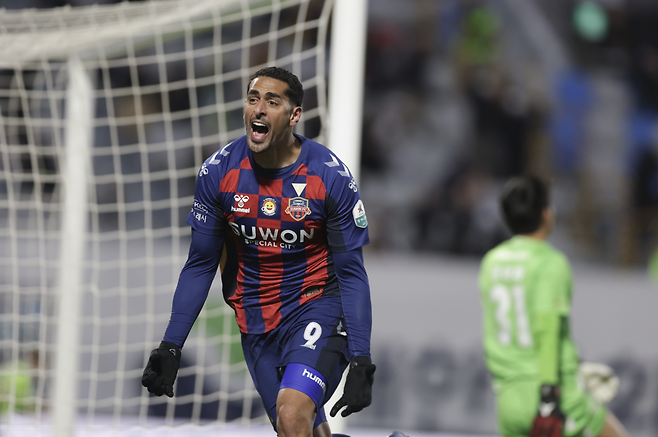수원FC 싸박이 2일 대구FC전에서 골을 넣은 뒤 기뻐하고 있다. 프로축구연맹 제공