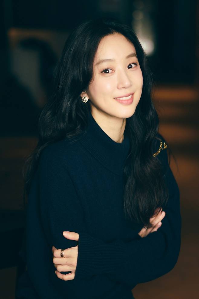 영화 '하얀 차를 탄 여자'의 주연배우 정려원이 28일 진행된 라운드 인터뷰를 위해 포즈를 취하고 있다. /사잔제공=바이포엠스튜디오 2025.10.28 /사진=이동훈 photoguy@