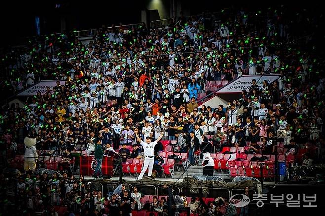 팬들과 하나 된 응원의 현장. 임태선 시민기자