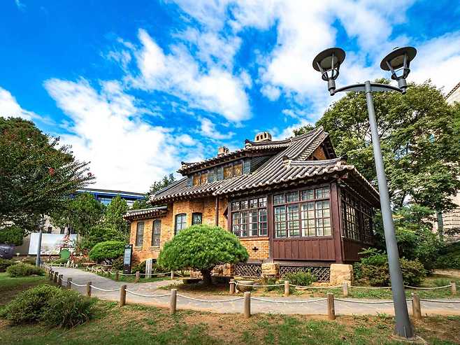 계명대 동산의료원 내에 있는 선교사 주택. /한국관광공사 제공