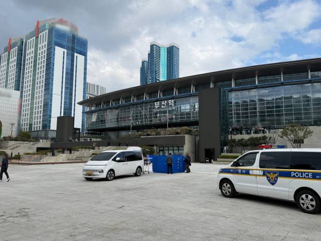 3일 오후 2시 25분께 부산 동구 부산역 광장에서 분신을 시도한 70대 남성이 숨졌다. 부산 동부경찰서 제공