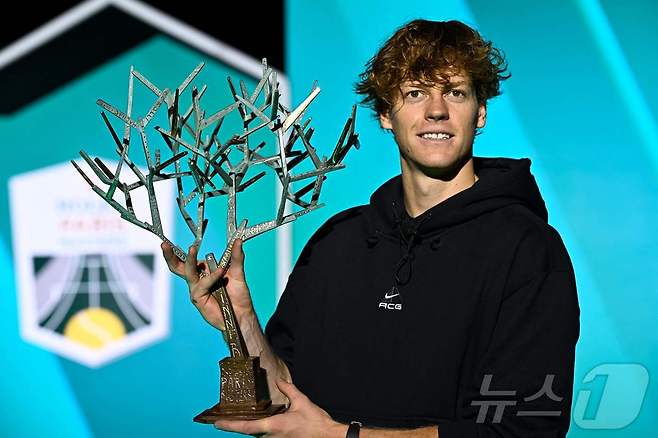 신네르가 파리 마스터스 대회에서 우승햇다.ⓒ AFP=뉴스1