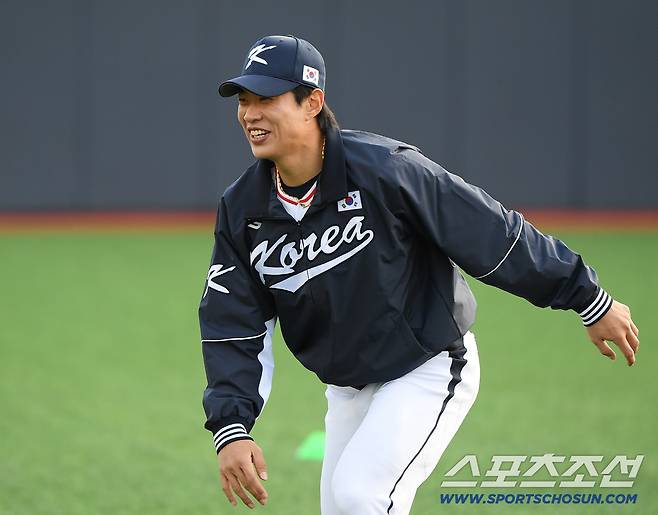 야구 국가대표팀이 2일 오후 경기도 고양 야구대표팀 훈련장에서 첫 훈련을 시작했다. 송성문이 훈련하고 있다. 고양=정재근 기자 cjg@sportschosun.com/2025.11.2/