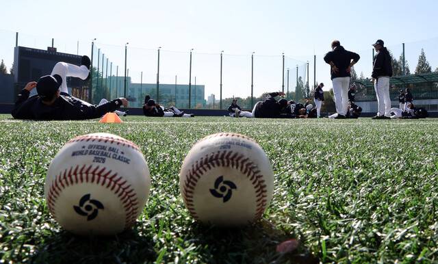 류지현 감독이 이끄는 야구 국가대표팀 선수들이 3일 경기 고양 국가대표 야구 훈련장에서 훈련하고 있다. 연합뉴스