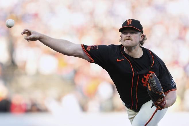 <yonhap photo-2619="">2025시즌 내셔널리그 투수 부문 골드글러브 수상자인 로건 웹. [AP=연합뉴스]</yonhap>