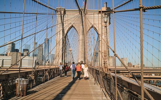 2층 보행로를 걷다 보면 도시의 풍경이 시시각각 달라진다. [중앙포토]