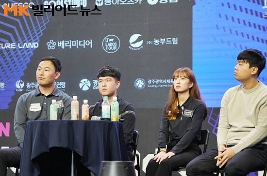 기자회견 하고 있는 (왼쪽부터) 최완영 김도현 최봄이 김행직.