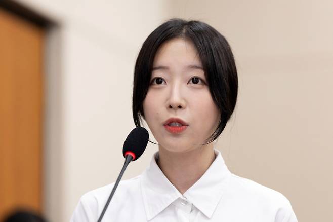 유튜버 쯔양(박정원)이 지난달 14일 서울 여의도 국회에서 열린 과학기술정보방송통신위원회 방송통신위원회 등에 대한 국정감사에 출석해 의원 질의에 답변하고 있다. /사진=뉴스1