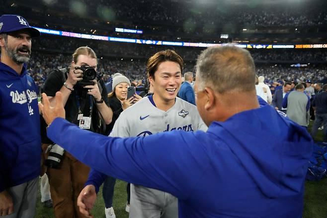 야마모토 요시노부가 LA다저스의 월드시리즈 우승을 이끌었다. 사진은 다저스에서 활약 중인 야마모토. /사진=로이터