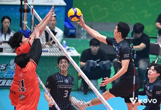현대캐피탈과 OK저축은행의 컵대회 개막전 경기 장면. 2025.10.27. 한국배구연맹 제공.