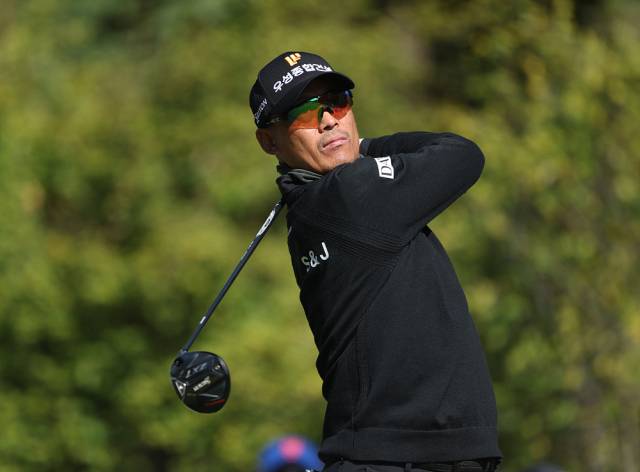 1번 홀에서 티샷을 날리는 김재호. 사진 제공=KPGA