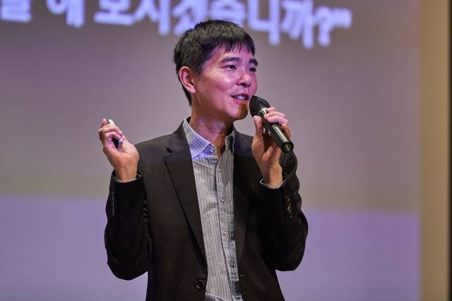 지난달 27일부터 29일까지 열린 넥슨 판교 사옥에서 열린 넥슨 포럼2.0 '크리에이티브 어택'에서 이세돌 프로기사가 강연하고 있다. 넥슨