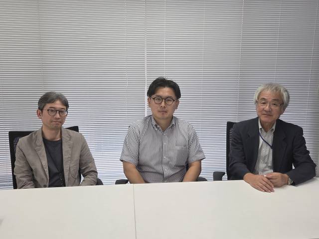 기카와 다이치(왼쪽부터) 교토대 성장전략본부(IAC) 벤처창업지원, 요시다 다쓰야 IAC 혁신 디자인 전문가 및 전략 발전 리드, 기무라 슌사쿠 IAC 부본부장이 서울경제신문과 인터뷰를 진행하고 있다. 교토=박민주 기자