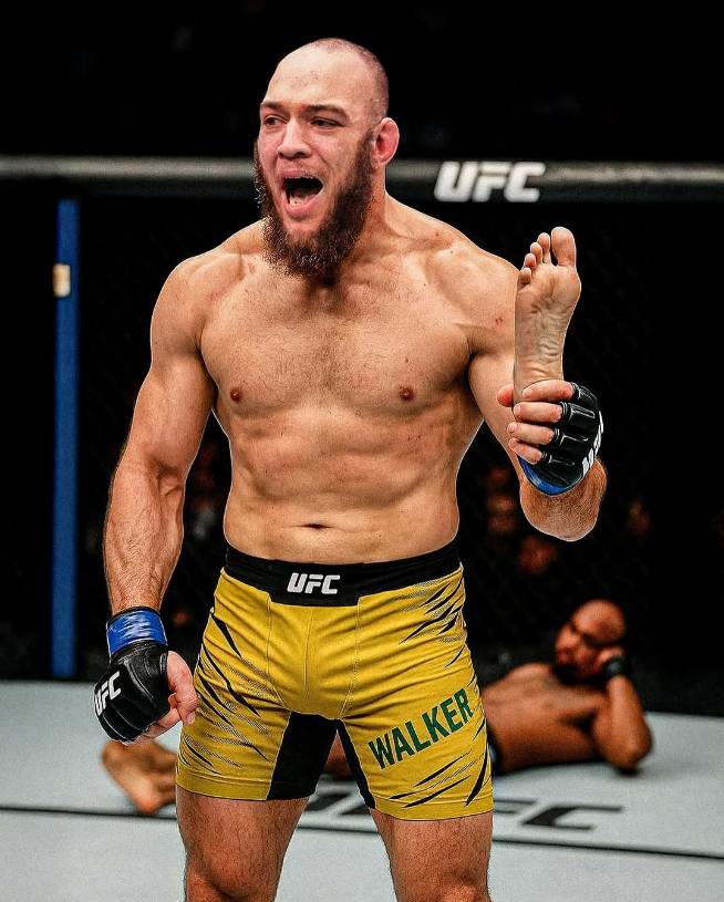 ▲ 발터 워커(사진)는 톰 아스피날이 메인이벤터로 나선 UFC 321에서 루이 서덜랜드를 경기 시작 1분 24초 만에 힐 훅으로 제압해 포효했다.&nbsp;장기인 힐 훅으로 다시 한 번 적의 발목을 앗아갔다. 최근 4경기를 모두 힐 훅 서브미션 승리로 완성해 이 부문 UFC 최다 연속 타이 기록을&nbsp;이뤘다.&nbsp;ⓒ 발터 워커 SNS