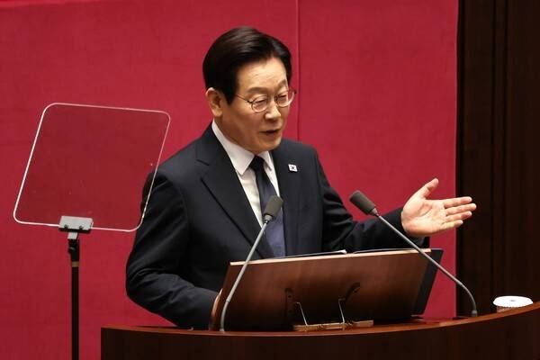 이재명 대통령이 4일 서울 여의도 국회 본회의장에서 내년도 정부 예산안에 대한 시정연설을 하고 있다. [국회사진기자단]