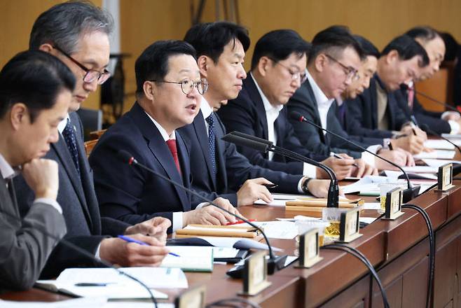 이장우 대전시장은 4일 대전시청에서 확대간부회의를 하고 있다. 사진제공은 대전시