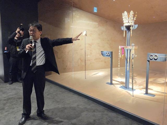 국립경주박물관이 APEC 기간에 이어 2일부터 12월14일까지 100여년 만에 한자리에서 처음 공개하는 신라금관 특별전 현장. 강시일 기자