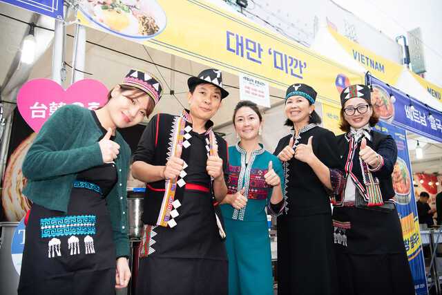 지난해 구미라면축제에 참가한 대만 쉐프들. 구미시 제공