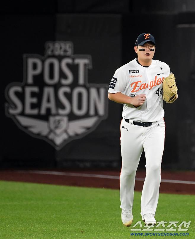 29일 대전 한화생명볼파크에서 열린 한국시리즈 3차전 한화 이글스와 LG 트윈스의 경기. 8회초 1사 1,3루 한화 김서현이 마운드에 오르고 있다. 대전=박재만 기자 pjm@sportschosun.com/2025.10.29/