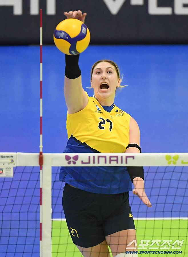 4일 수원체육관에서 열린 V리그 현대건설-IBK기업은행전. 현대건설 카리가 공격하고 있다. 수원=정재근 기자 cjg@sportschosun.com/2025.11.4/