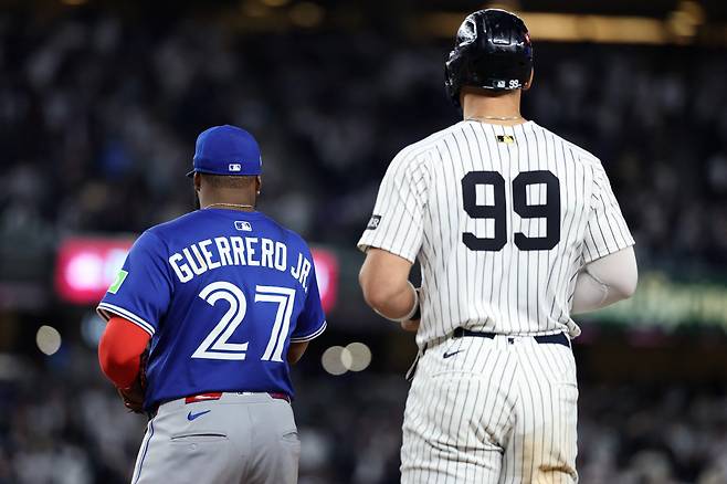 애런 저지와 블라디미르 게레로 주니어. AFP연합뉴스