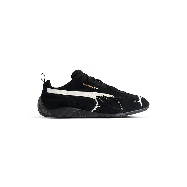 발렌시아가가 푸마(Puma)와 협업해 선보인 ‘해진 스피드캣 스웨이드 스니커즈’. 사진=발렌시아가 공식 홈페이