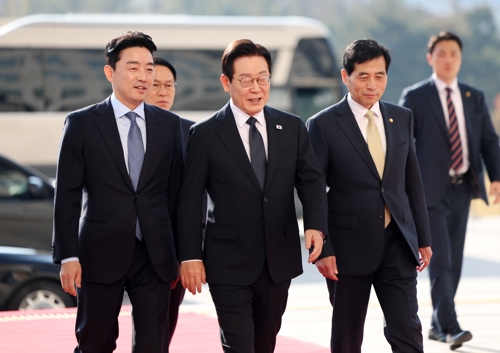이재명 대통령이 4일 내년도 정부 예산안에 대한 시정연설을 하기 위해 서울 여의도 국회로 들어서고 있다.   [연합뉴스]