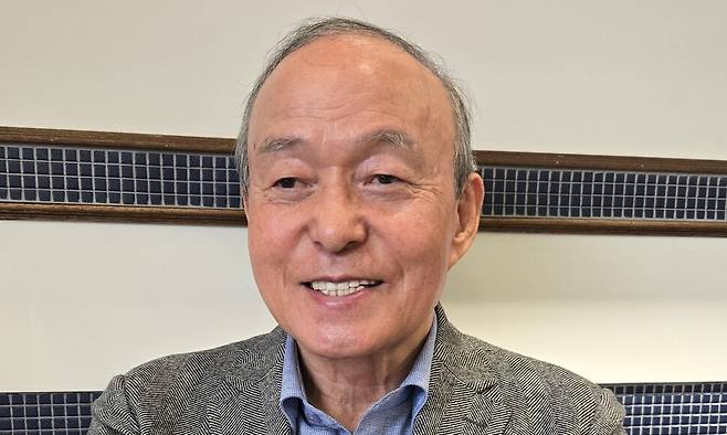 최근 ‘좋은 담장, 좋은 이웃’을 펴낸 송민순 전 외교통상부 장관. 이제훈 선임기자