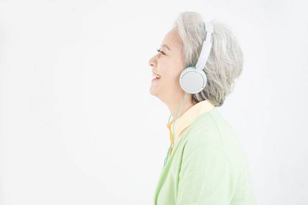 음악을 듣거나 연주하는 것이 치매 발병 위험을 낮춘다는 연구 결과가 나왔다/사진=클립아트코리아