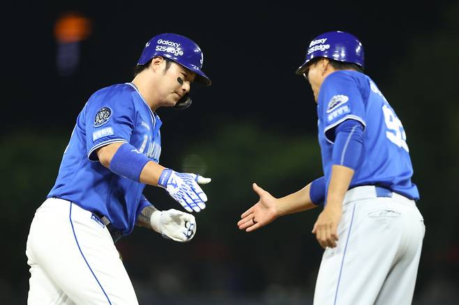 지난 6월 10일 광주 KIA 타이거즈전에서 홈런을 쏘아 올린 삼성 박병호. 삼성 제공