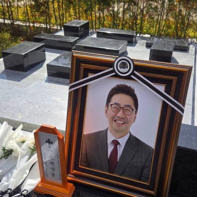 김선영 아나운서가 남편 고(故) 백성문 변호사를 추모한 이들에게 감사의 말을 전했다. /사진=SNS 캡처