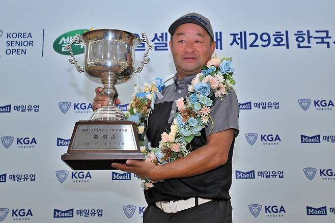 지난해 한국시니어오픈 최초로 외국인 우승자로 이름을 올린 일본의 미나미자키. 대한골프협회