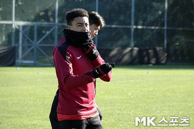 김진수와 팀 리더 역할을 하는 FC 서울 주장 제시 린가드. 사진=이근승 기자