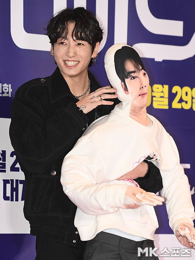 BTS 정국이 27일 오후 서울 송파구 롯데시네마 월드타워에서 열린 ‘퍼스트 라이드’ VIP 시사회에 참석하고 있다. 사진=천정환 기자