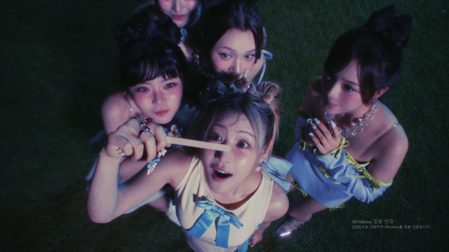 피프티피프티 '가위바위보' MV 캡처