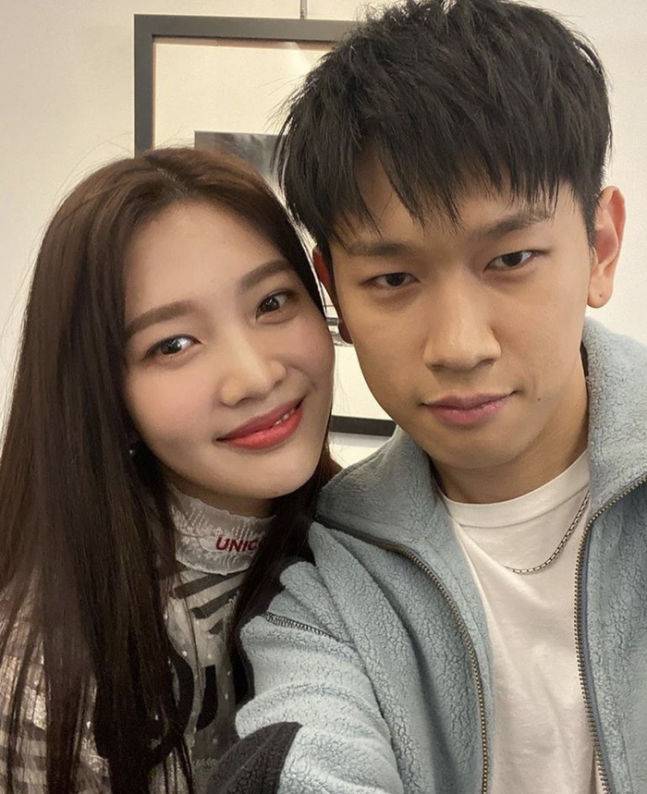 [서울=뉴시스] 조이, 크러쉬. (사진=크러쉬 인스타그램 캡처) 2025.11.04. photo@newsis.com *재판매 및 DB 금지