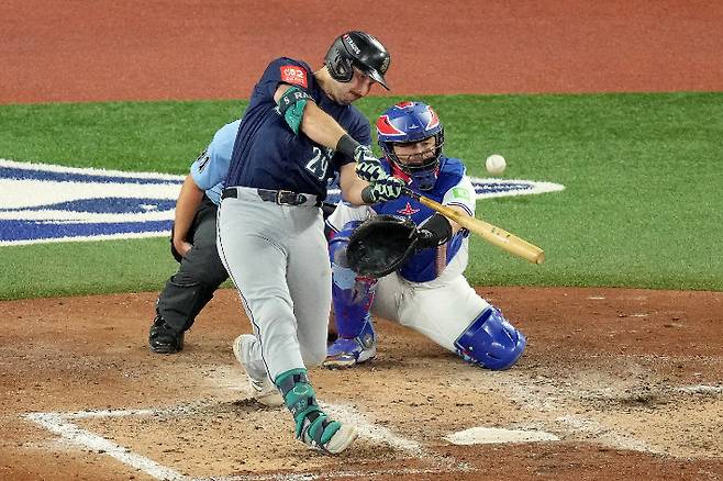 칼 롤리의 타격 장면. 연합뉴스