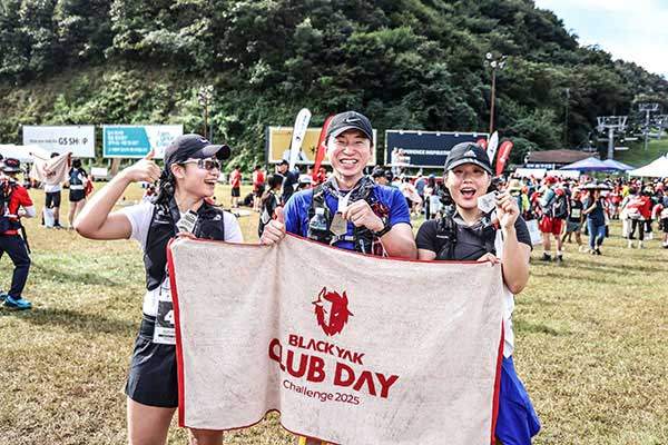 직장 동료들이 3개월 훈련 끝에 참가한 하나금융그룹 김수연, 송준호, 김지은씨.