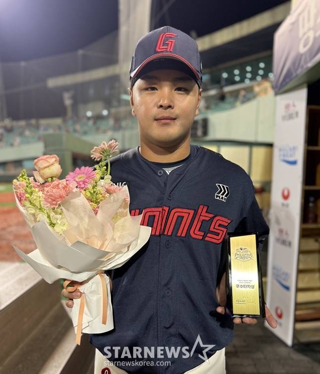 롯데 김동현이 울산-KBO Fall League 종료 후 기념촬영을 하고 있다. /사진=양정웅 기자