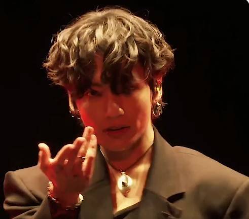 정국 진 콘서트 출연 장면