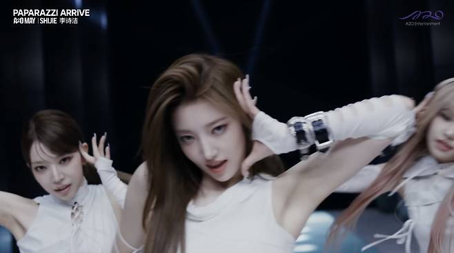 사진=그룹 A2O MAY 'PAPARAZZI ARRIVE' MV