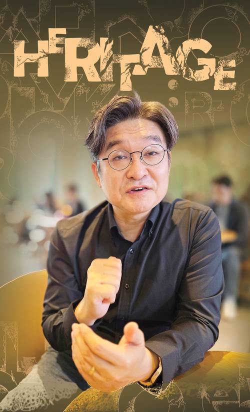 서울시립대 국사학과에서 후학을 양성 중인 신희권 교수는 이코모스 한국위원회 사무총장으로서 국내외 문화유산 관련 활동을 활발히 펼치고 있다. 그는 지금까지 지켜온 문화유산을 후손들에게 물려주는 것과 더불어 현재를 사는 우리가 그것을 통해 무엇을 느끼고, 무엇을 즐기게 할 것인지를 함께 고민하고 있다고 말했다. 사진은 기자와 인터뷰를 하고 있는 신 교수.